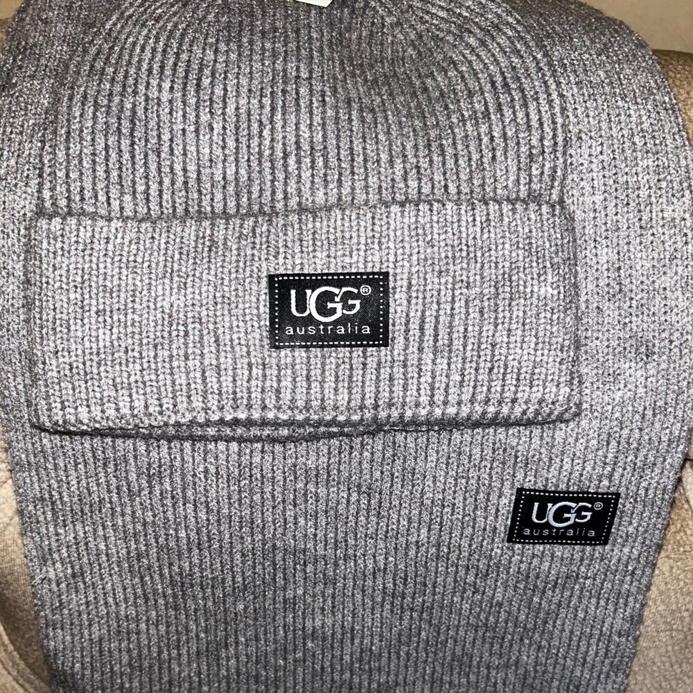NWT versatile  style UGG Men's Heather Gray Sweater knit, hat,& scarf No Pom Pom